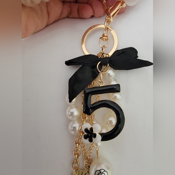 Black and Gold Tone Keychain with Pearl Accents - Picture 3 of 14